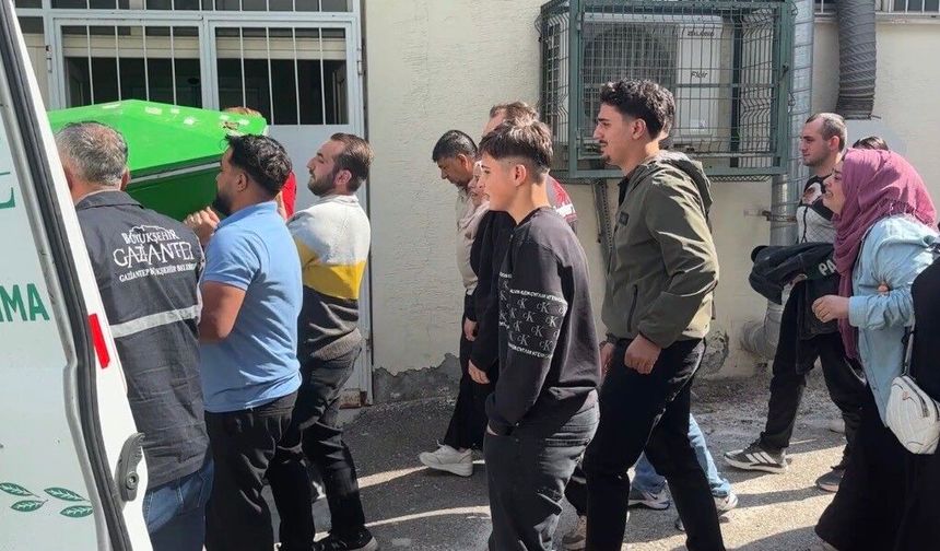 Bıçaklanarak hayatını kaybeden gencin cenazesi teslim edildi