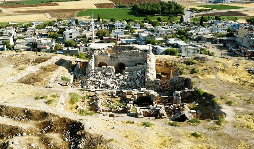 Depremde hasar gören tarihi cami için restorasyon çağrısı yapıldı