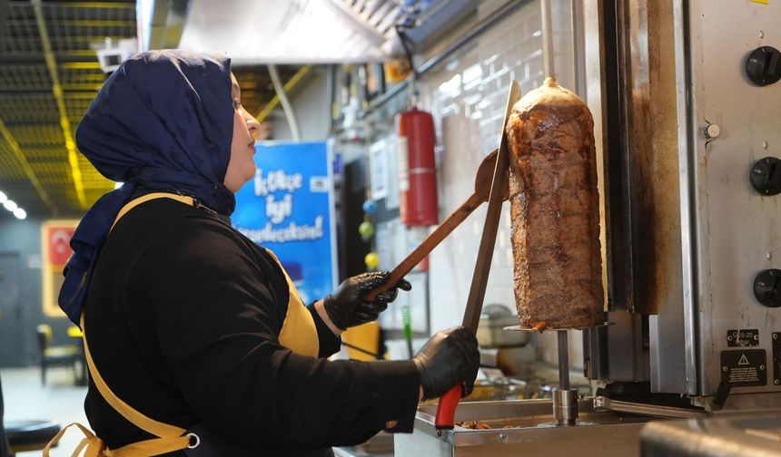 Erkek işi dediler, genç kadın döner ustası oldu