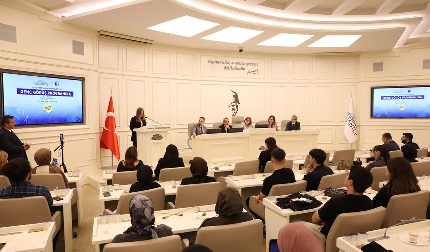 Fatma Şahin genç mimar adaylarıyla bir araya geldi
