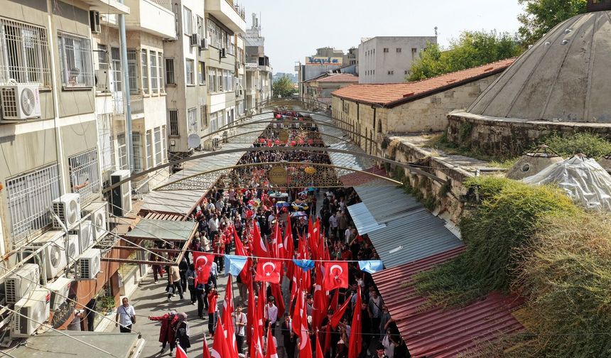 Gaziantep’te GastroAntep coşkusu renkli kortejle başladı