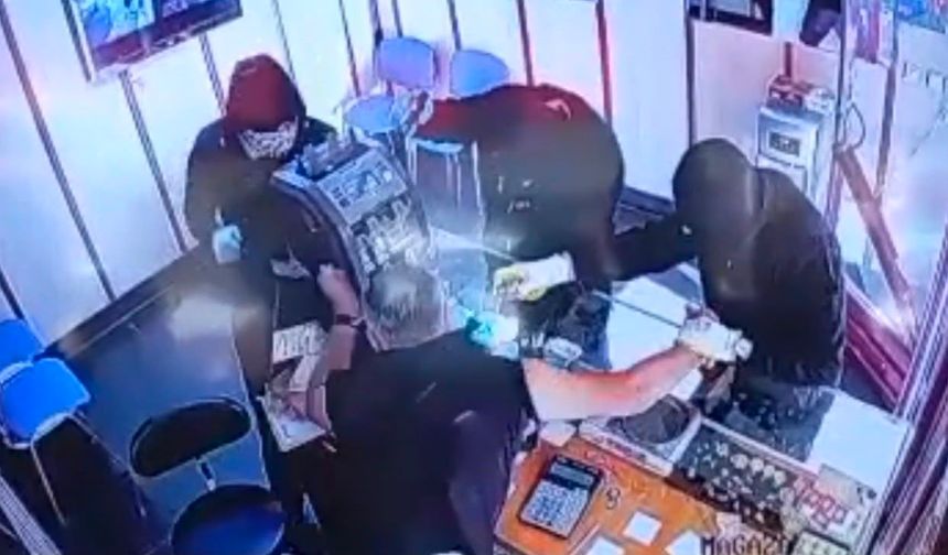 Gaziantep’te kuyumcuda film gibi soygun: 850 gram altını alıp kaçtılar