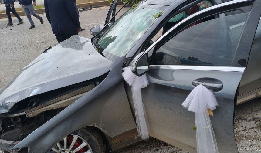 Gaziantep’te gelin arabası kazaya karıştı