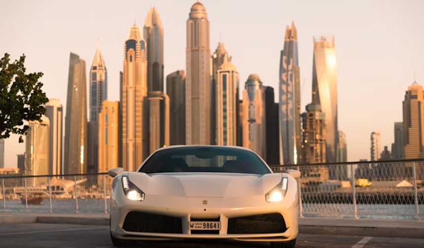 Dubai ve Abu Dabi'yi direksiyon başında nasıl keşfedebilirsiniz