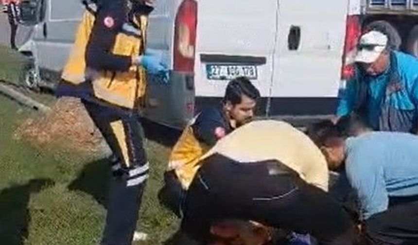 Gaziantep’te kavşakta çarpışan kamyonet refüje çıktı