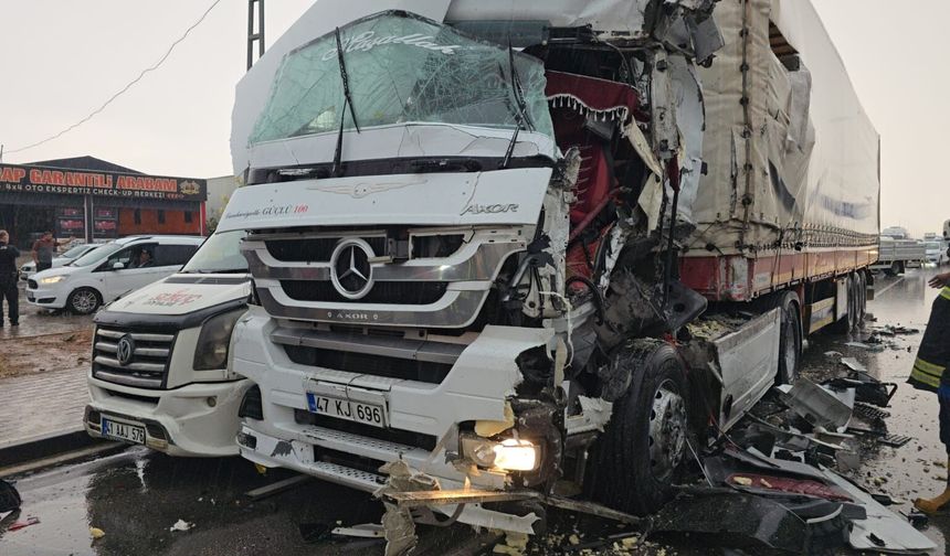 Gaziantep’te tırın çarpması zincirleme kazaya neden oldu