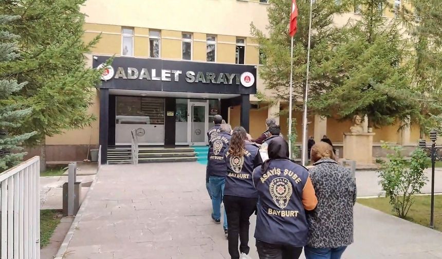 Kuyumcuyu dolandıran şüpheliler Gaziantep’te yakalandı