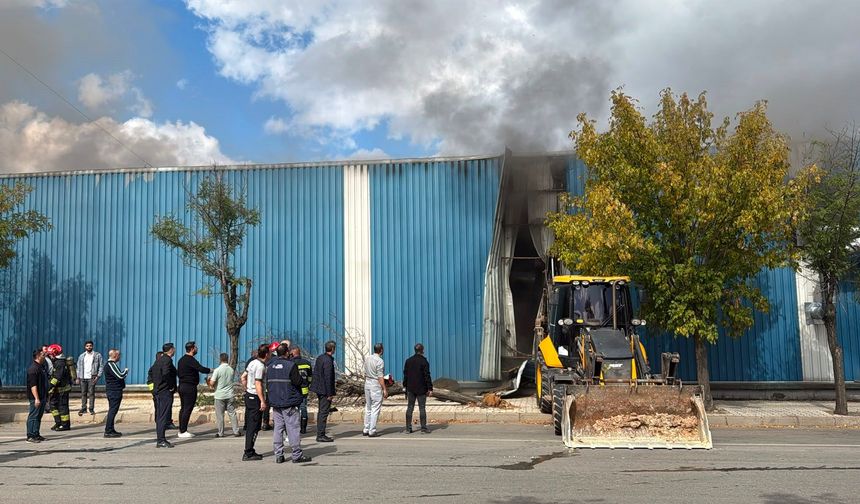 Gaziantep'te pamuk fabrikasında çıkan yangın söndürüldü