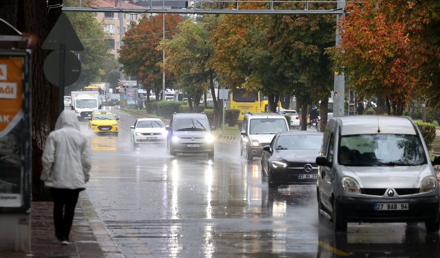 Gaziantep’te sağanak hayatı olumsuz etkiledi