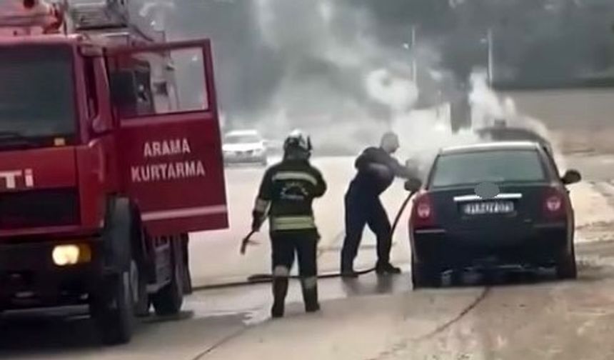 Seyir halindeki otomobil alevlere teslim oldu