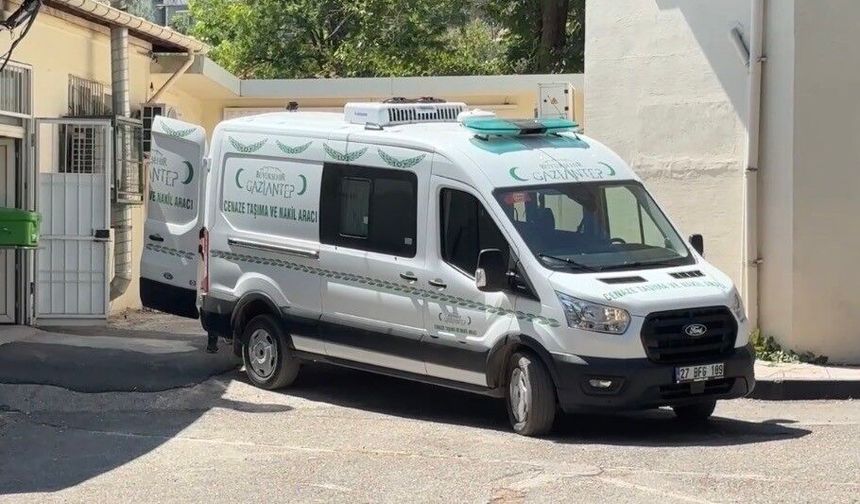 Gaziantep’te terastan düşen çocuk kurtarılamadı