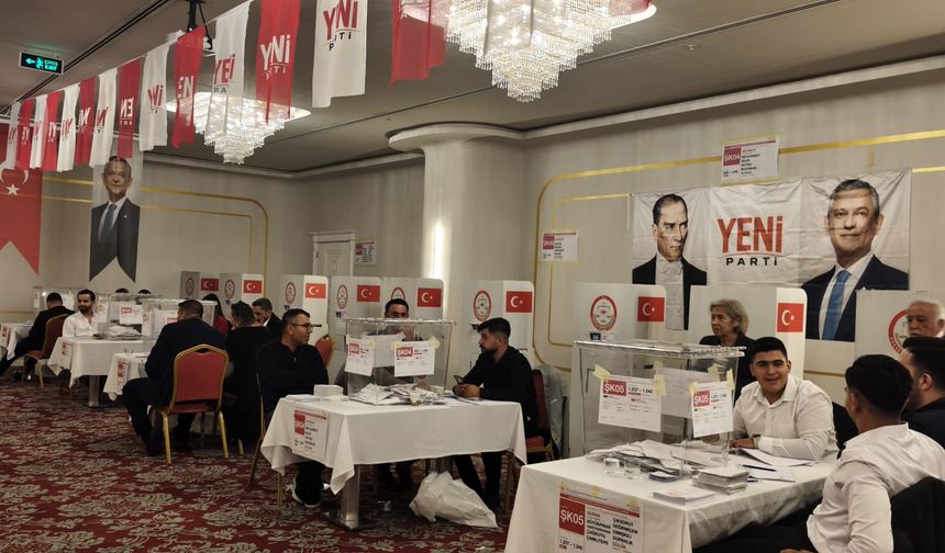 Yeni Parti'de il başkanlığı yarışı devam ediyor