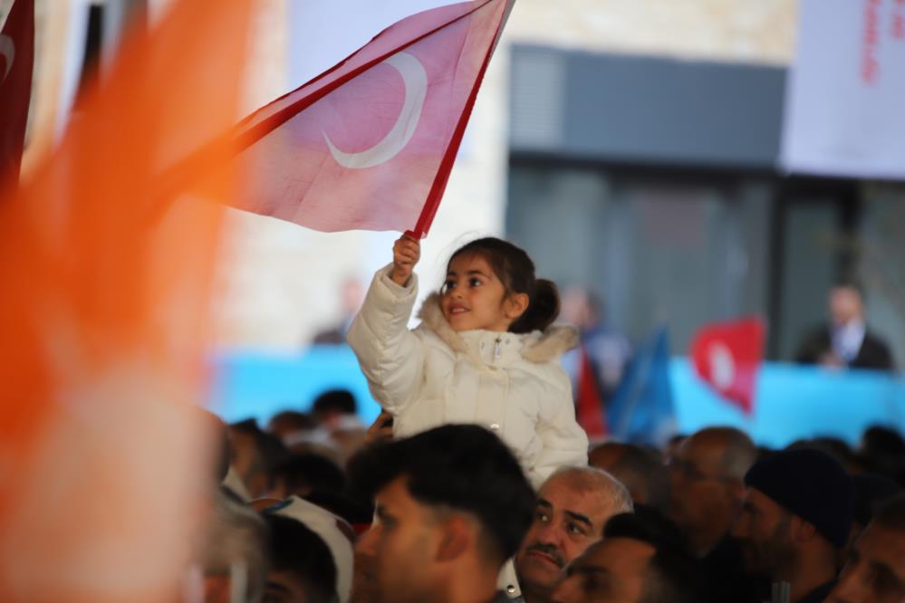 C U M H U R B A Ş K A N I3