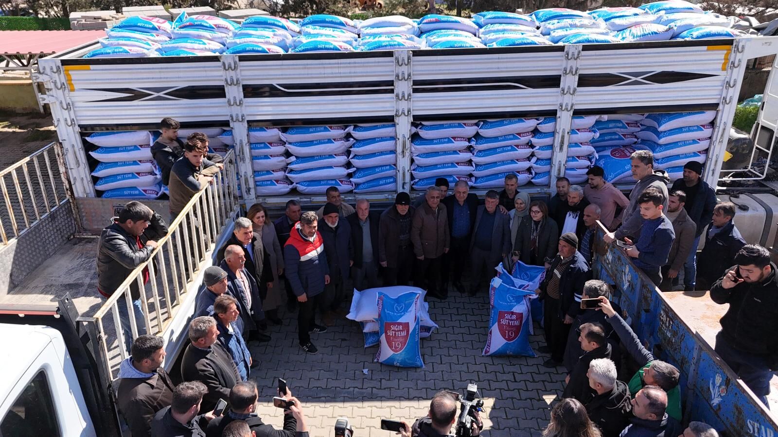 Gazi̇antep Büyükşehi̇r’nden 1 Mi̇lyon Ki̇loyu Aşan Yem Desteği̇ (1)-1
