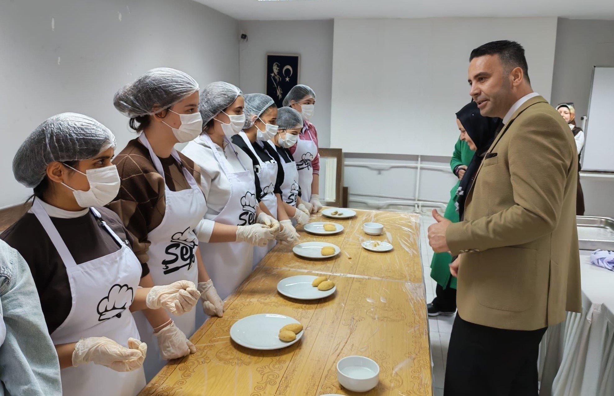 Gaun Ögrencilerinden Yemek (2)