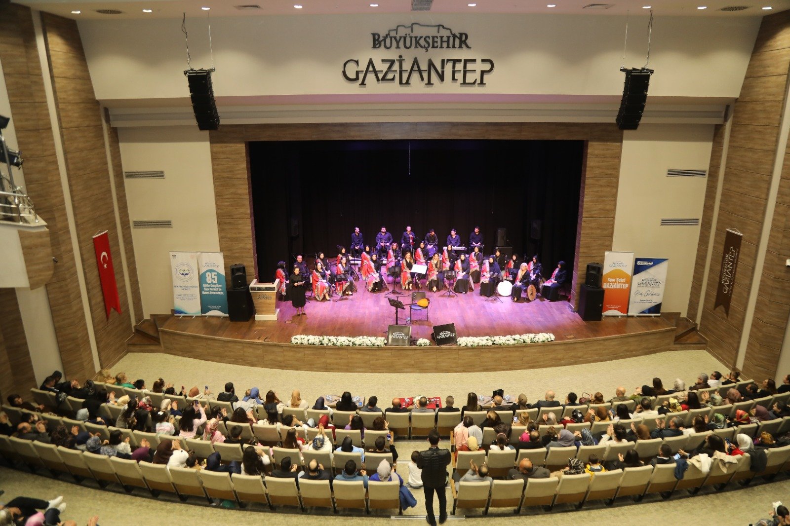 Ri̇ti̇m Ve Erbane Grubundan Muhteşem Sahne Performansi