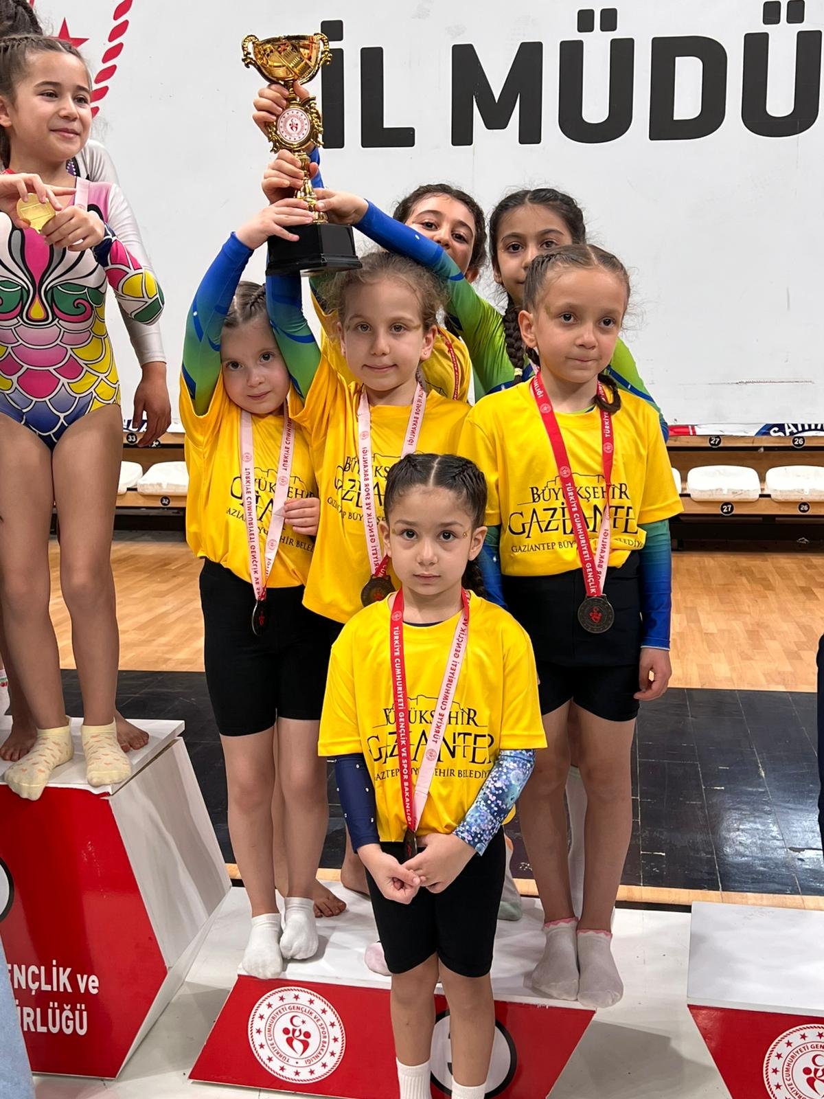 Büyükşehi̇r Beledi̇ye Spor Kulübü Sporculari Başarilarini Sürdürüyor 1