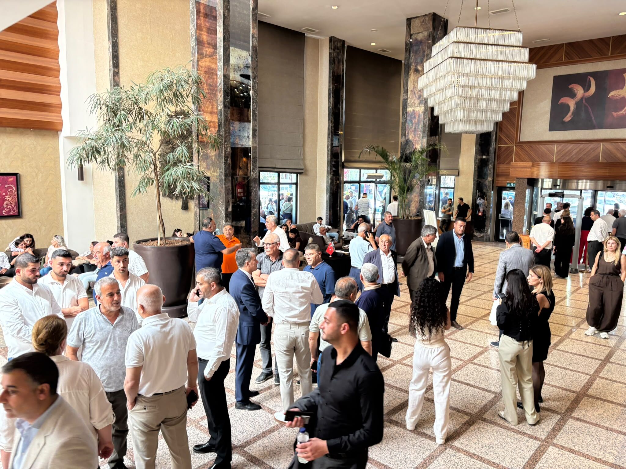 Gaziantep’te Özgür Özel Çoskuyla Karsılandıo