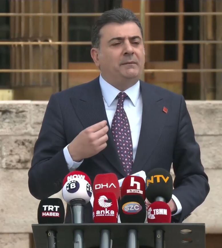 Özgür Özel Ekibi Istifa Etti