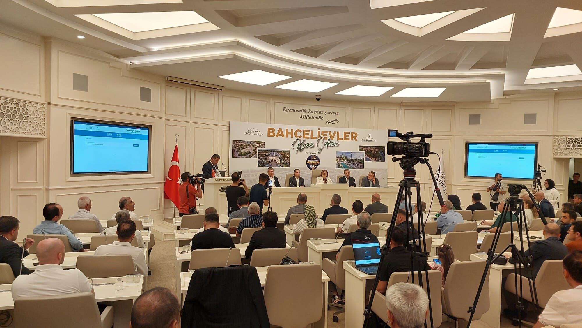Amacımız Bahce Değil (2)