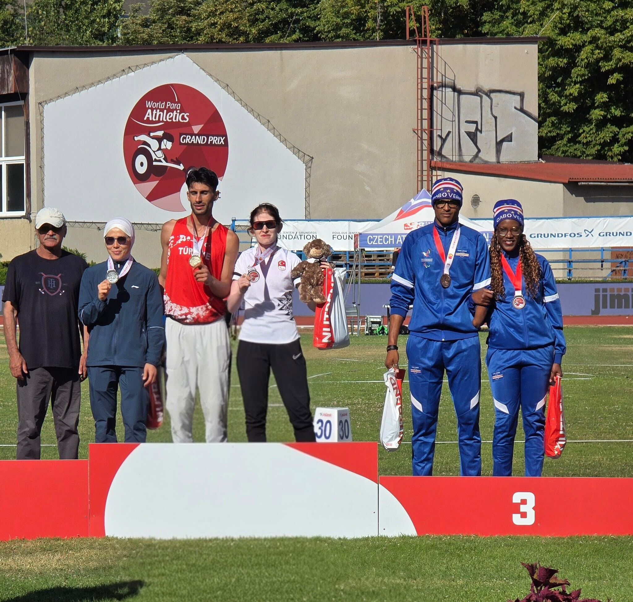 Büyükşehi̇r Beledi̇ye Spor Kulübü Sporculari Başarilarini Katliyor