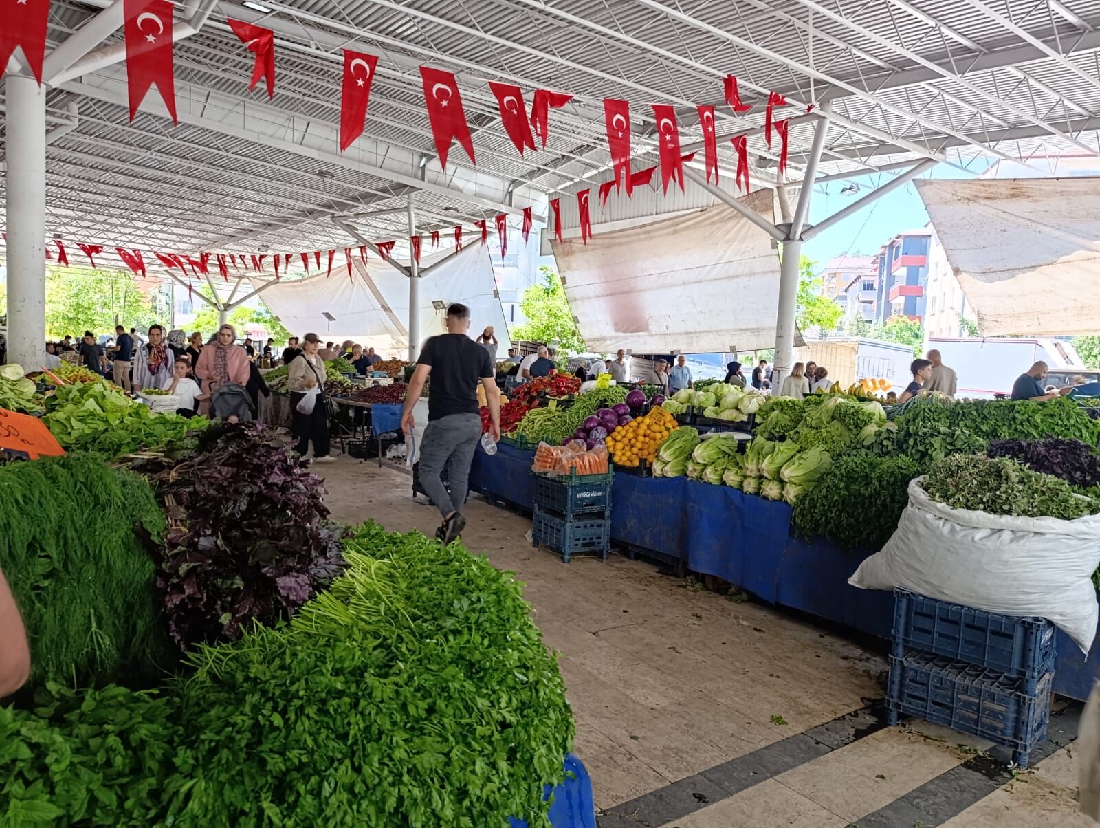Evdeki Hesap Pazara Uymadı. Vatandaş Da Dertli Esnaf Da (2)