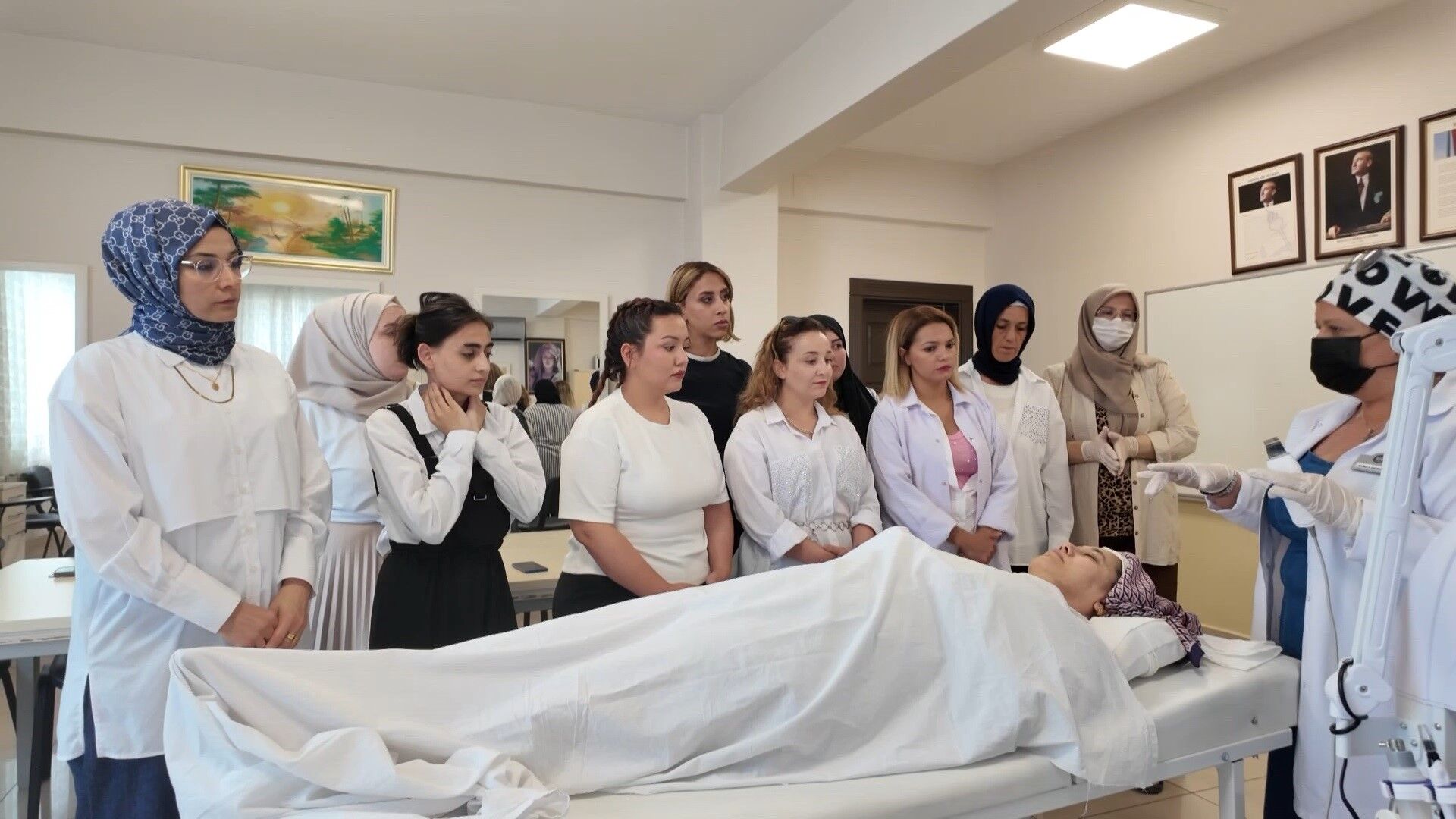 Kadınlar Güzellik Kurslarına Akın Etti (1)
