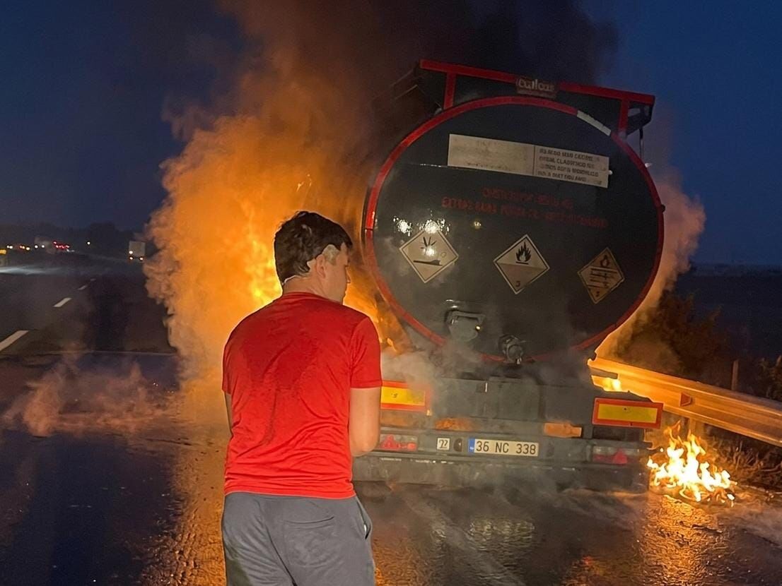 Alev Alan Tanker Korku Yarattı1