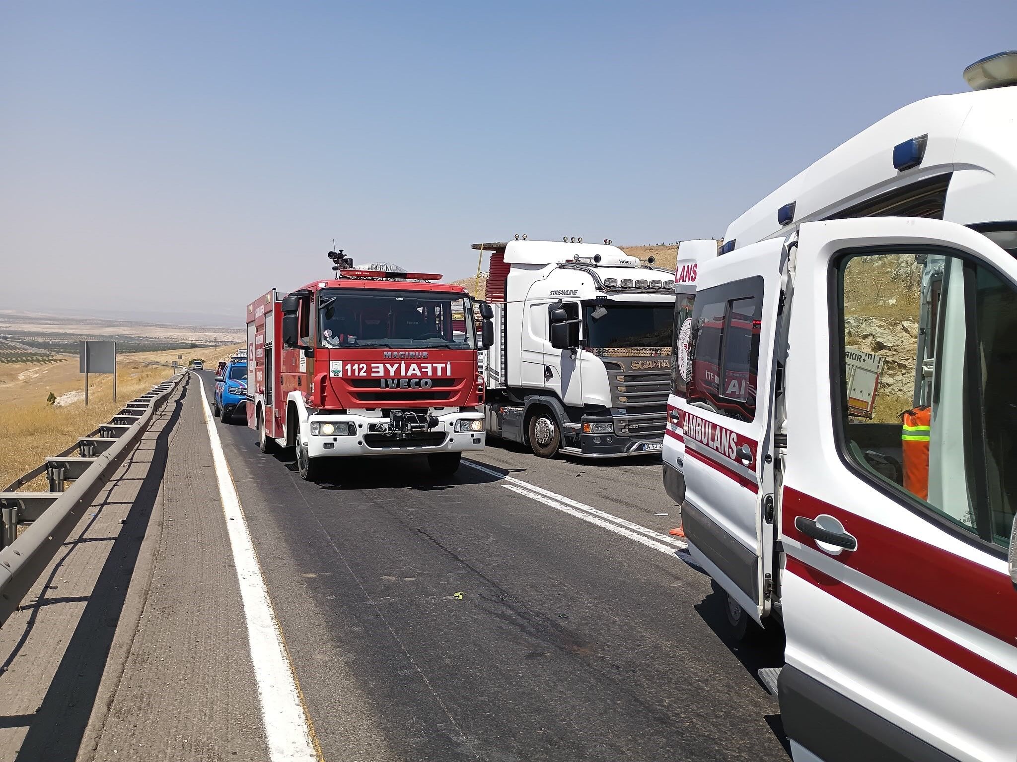 Feci Kazada Araçta Sıkışan Sürücü Ağır Yaralandı (1)