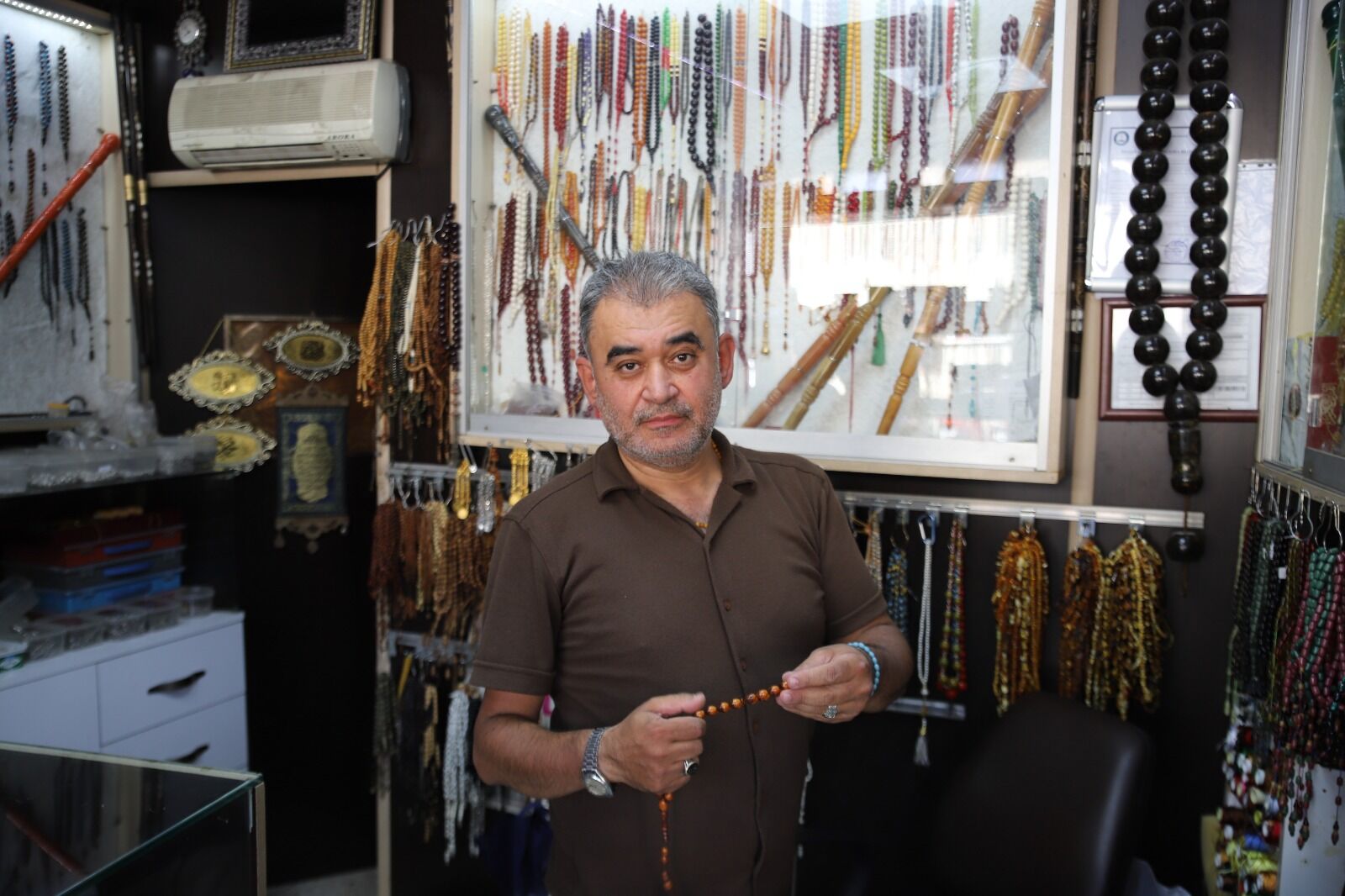 Gaziantep’te Engelini Tespih Yaparak Unutuyor (1)