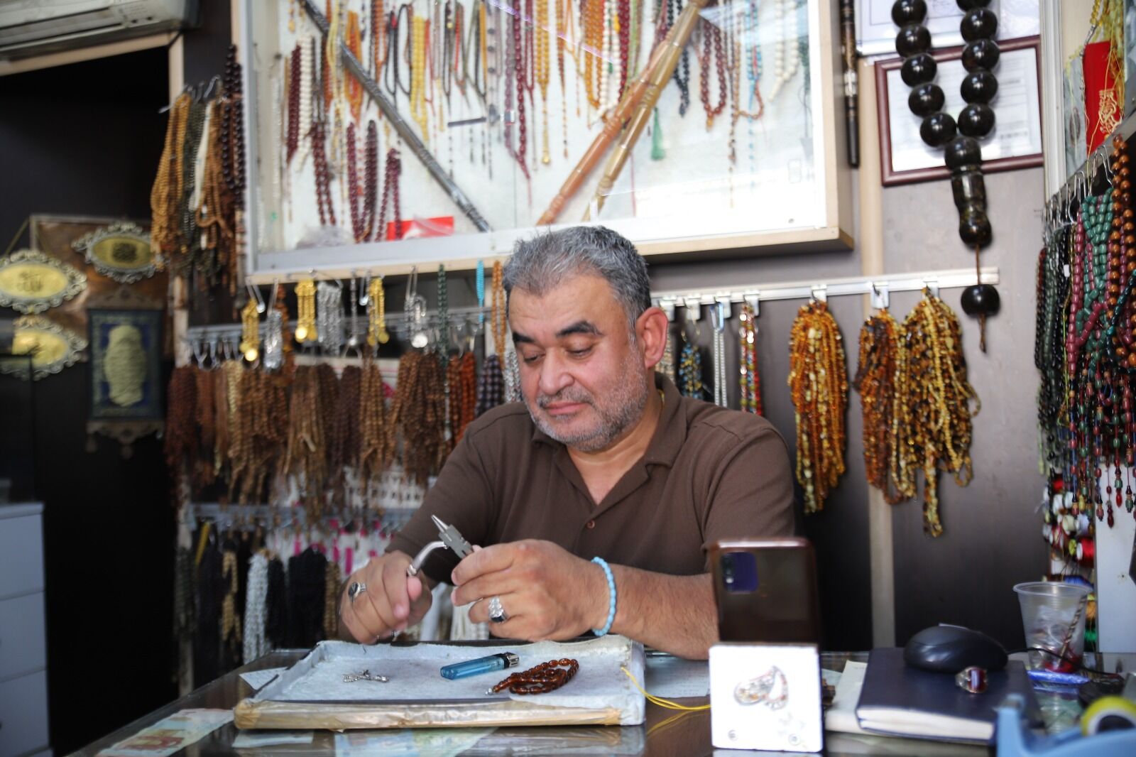 Gaziantep’te Engelini Tespih Yaparak Unutuyor (3)