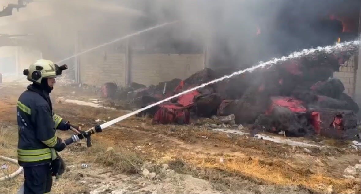 Gaziantep’te Fabrika Yangını Kontrol Altına Alındı (2)