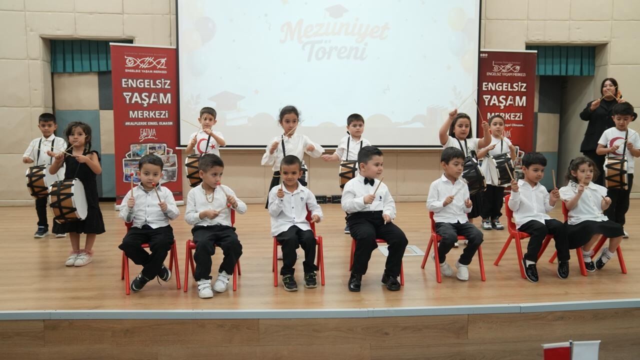 Gaziantep'te Minik Öğrenciler Kep Atarak Mezun Oldu (1)