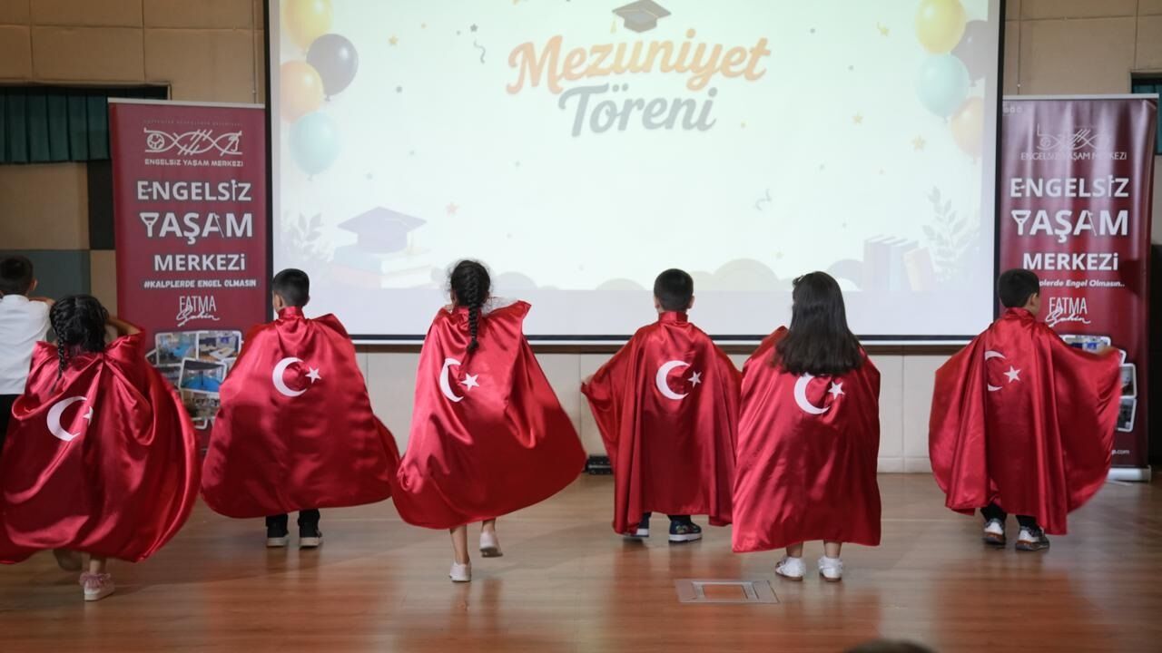 Gaziantep'te Minik Öğrenciler Kep Atarak Mezun Oldu (4)