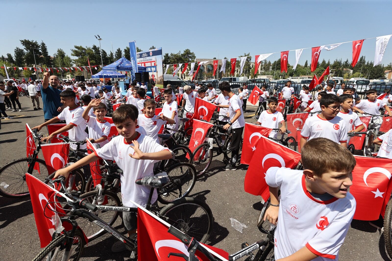 Gaziantep’te Öğrencilere Bisiklet Desteği (1)