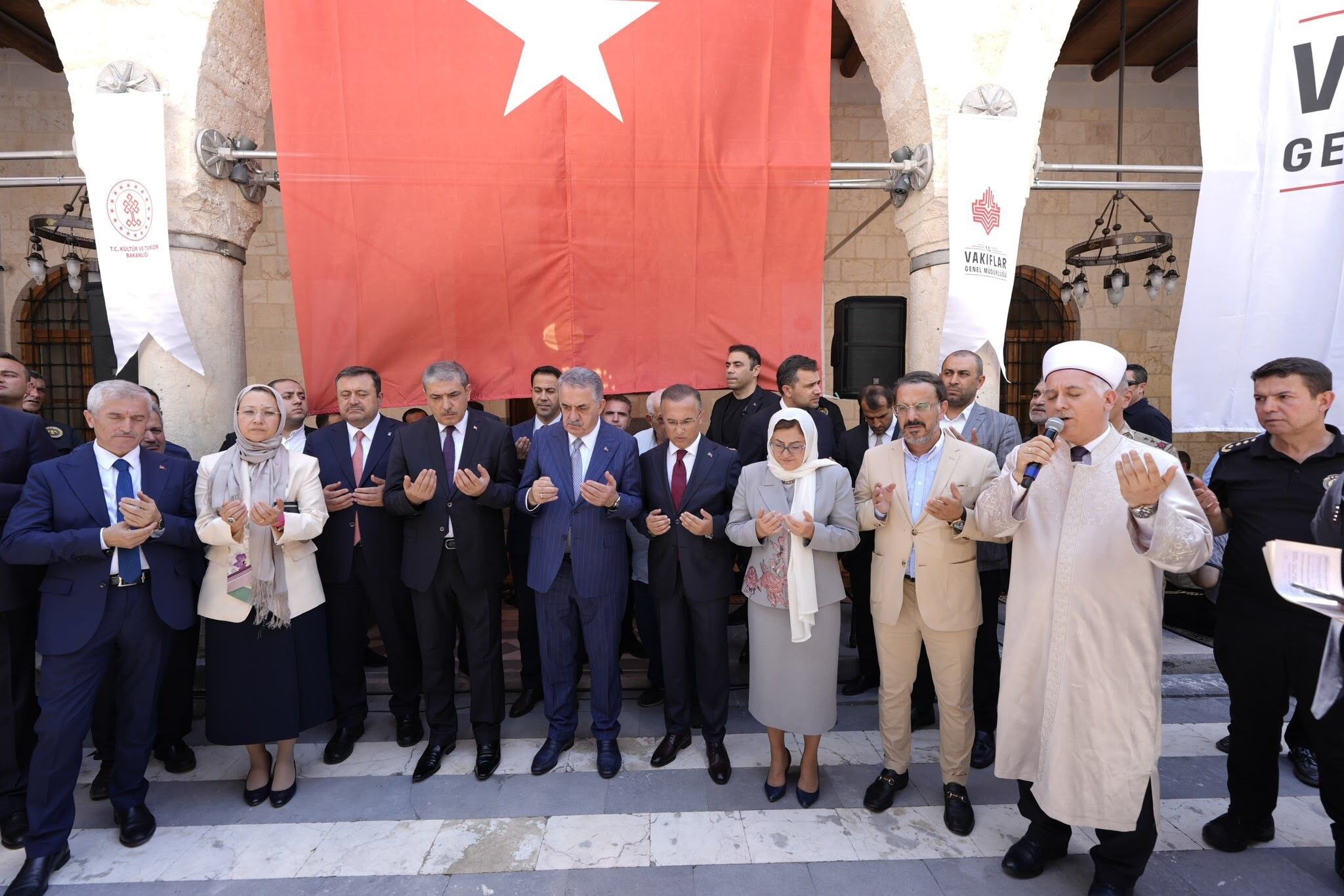 Gaziantep’te Ömeriye Camii Yeniden Ibadete Açıldı (1)
