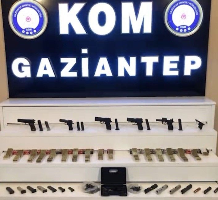 Gaziantep'te evden cephanelik çıktı: Binlerce fişek ele geçirildi