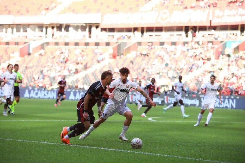 Gaziantep FK, Çorum FK karşısında ilk yarıyı geride kapattı